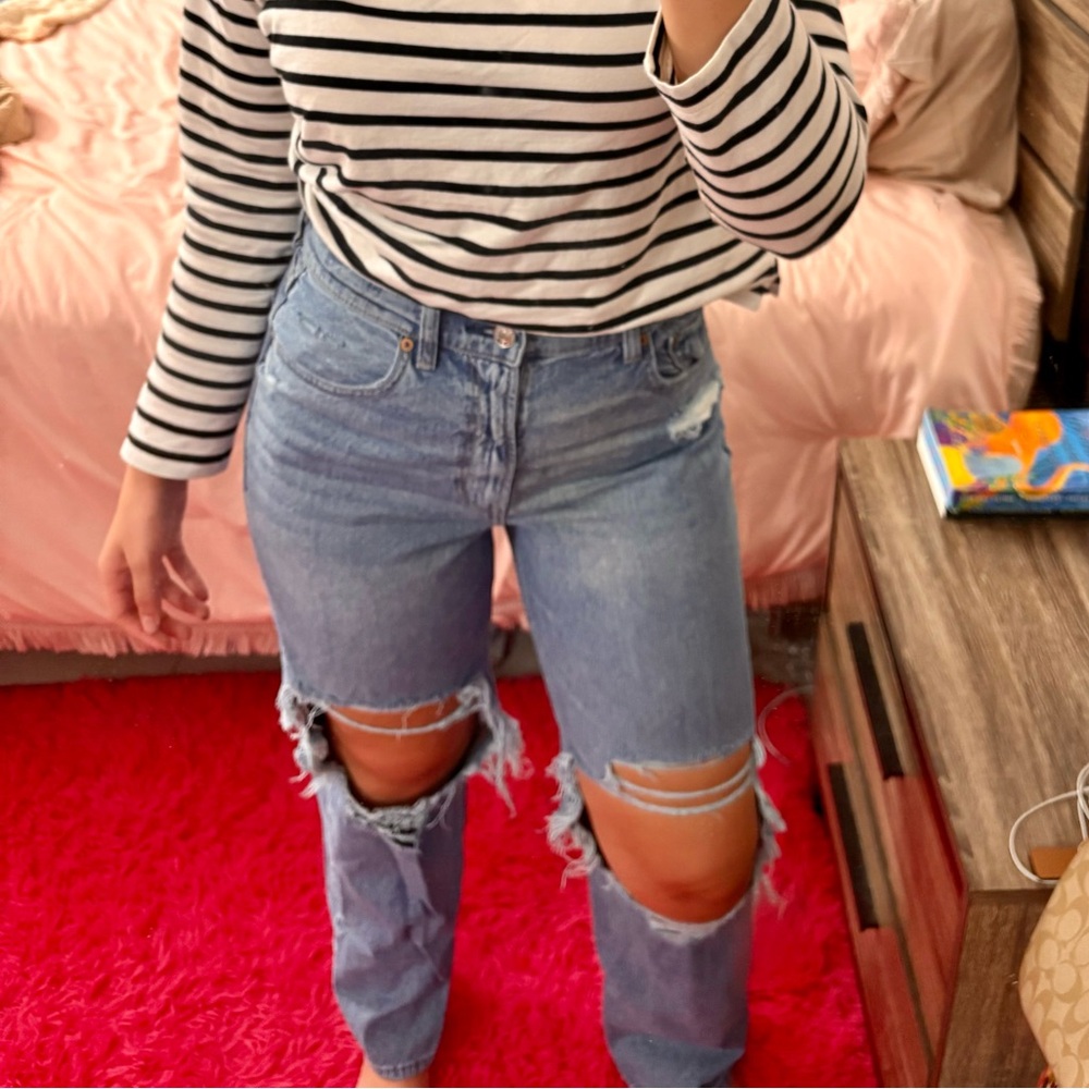 AMERICAN EAGLE RIPPED JEANS 👖✨